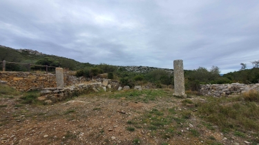 ROQUEFORT DES CORBIèRES, BORNES MILLIAIRES-aude