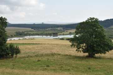 CANTAL – LA GAZELLE – MOULIN DE LA GAZELLE ET LAC DU JOLAN-cantal