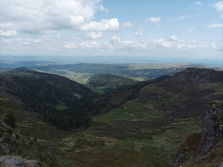 DU PLOMB AUX ROCHERS DE CHAMALIERE-cantal