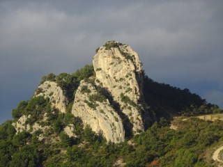 BEAUVOISIN-MONTAGNES DE LA TAILLADE ET DE LA BAUME NOIRE-CHâTEAU RUINé-drome