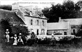 BALLADE AVEC MOULIN.PONT DE PIERRE AU RAZ DE L'EAU.-finistere