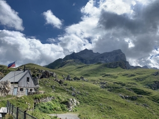 CHEMIN DE LA PRINCESSE GINA- Liechtenstein-reste-du-monde