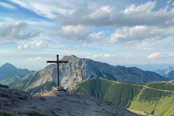 SUR LES TRACES DE PRINCESSE GINA- Liechtenstein-reste-du-monde