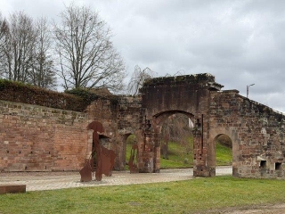 UNE BALADE à LA DéCOUVERTE DE LA VILLE DE BITCHE ET DE L'éTANG DE HASSELFURTH.-moselle