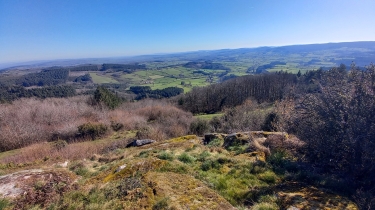 LA BUTTE DE SUIN : LA RONDE DES CHèVRES-saone-et-loire
