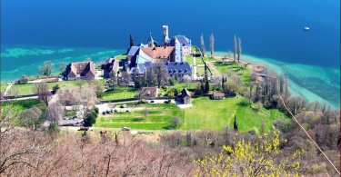 HAUTECOMBE ET LE CHARVAZ-savoie